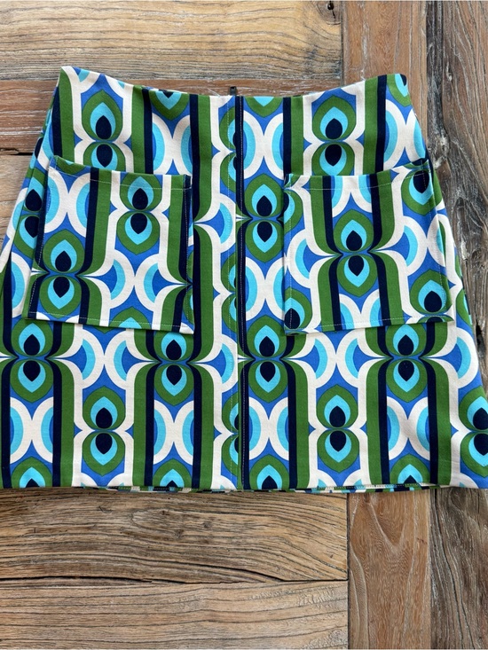 Anthropologie Dresses & Skirts - Anthropologie Retro Mini Skirt. Crisp colors. Don’t miss those front pockets!
